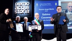 105-Premiazione-Cassese-con-Sindaco-Gianna-Debernardi-Davide-Rossi-e-Giacobbo