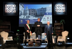 96-Sul-palco-Sindaco-con-Giacobbo-e-Ass.-Gallizzi